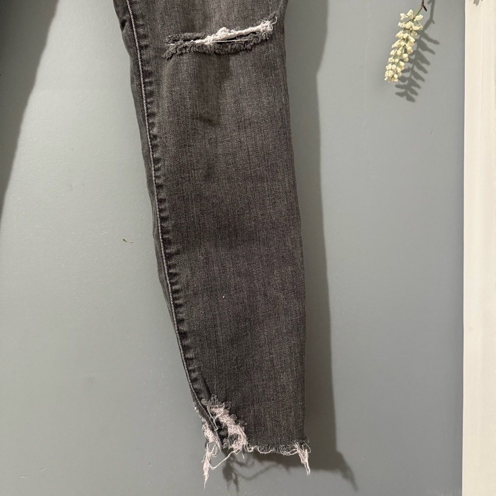 Universal Thread Black Distressed Jeans - Picture 4 of 5